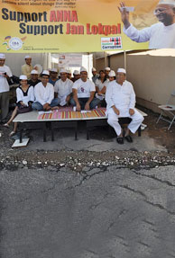 Unending Support To Anna Hazare By Indian Americans