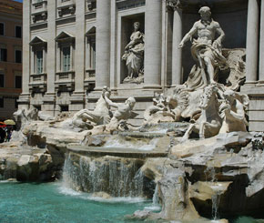 Trevi Fountain: Rome